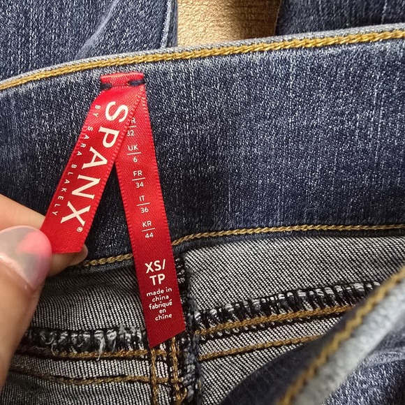 Spanx Distressed Skinny Ankle Jeggings MidWash ‎ Pull On Jeans  XS $128 Stretch - Picture 4 of 5